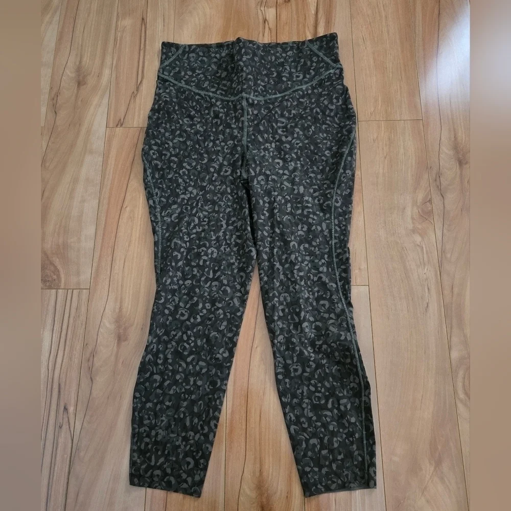LuluLemon Base Pace High-Rise Tight Soft Leggings Green/Olive Multi Camo Size 12